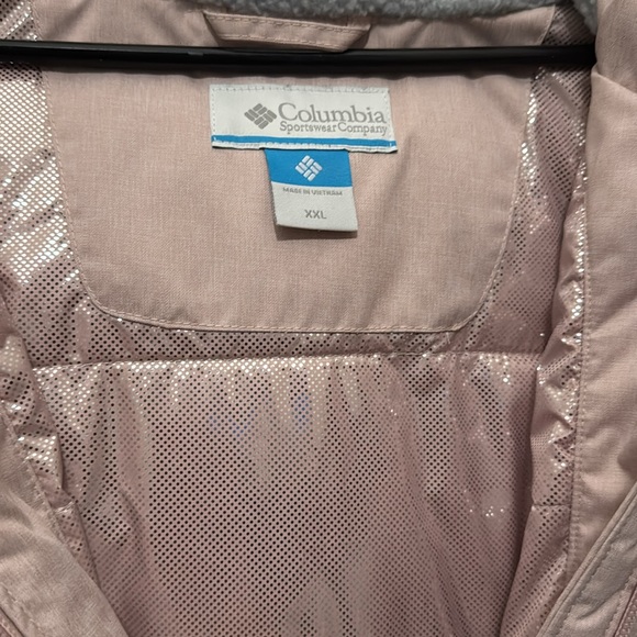 Columbia winter Omni-heat jacket size xxl. Is light/blush pink winter jacket. - Picture 7 of 11